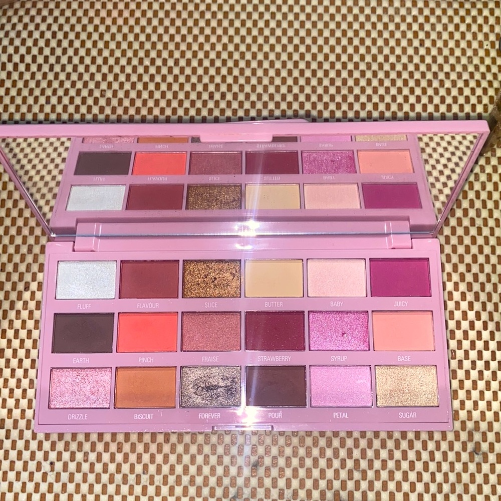 Makeup Revolution Shadow Palette